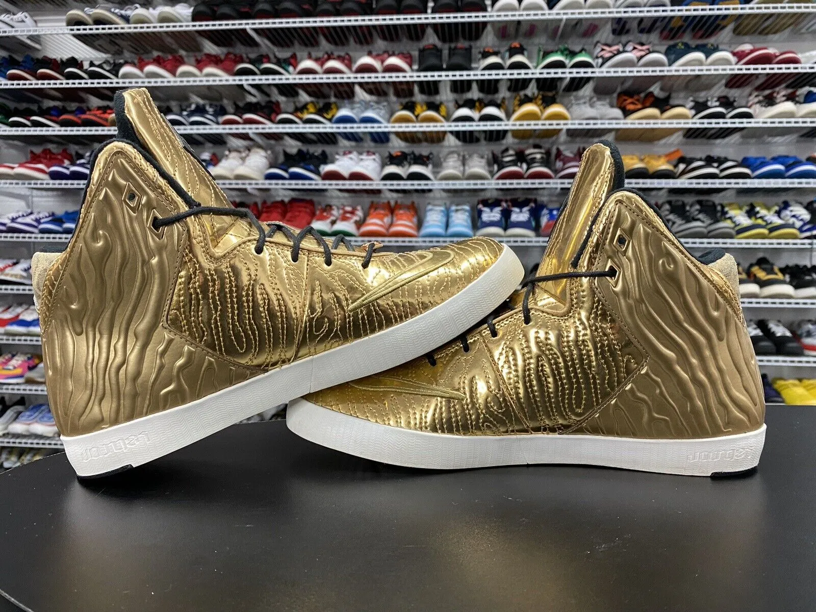 Nike LeBron 11 NSW Lifestyle QS BHM Metallic Gold 649396-700 Men's Size 10.5